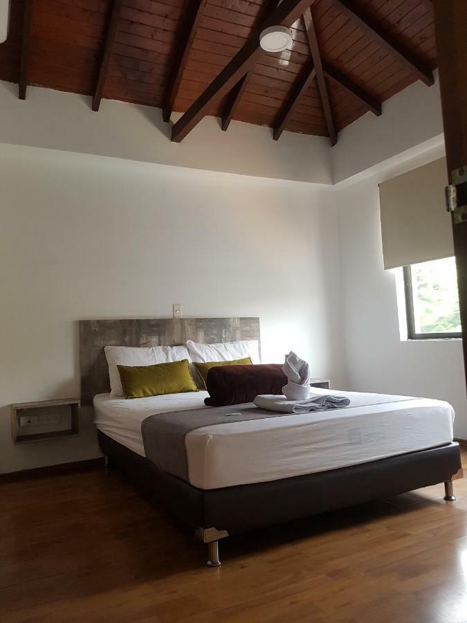 Hotel Porton Colonial Medellín Extérieur photo