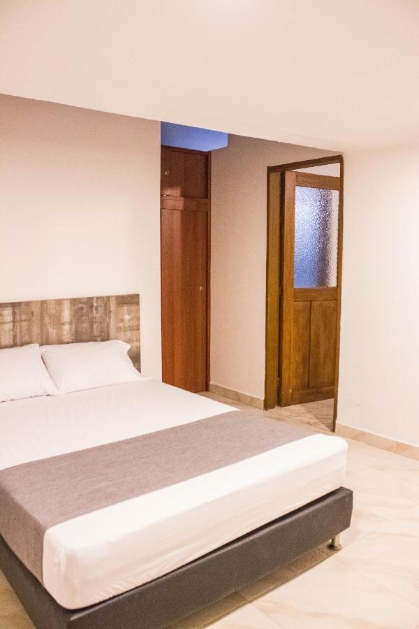 Hotel Porton Colonial Medellín Extérieur photo